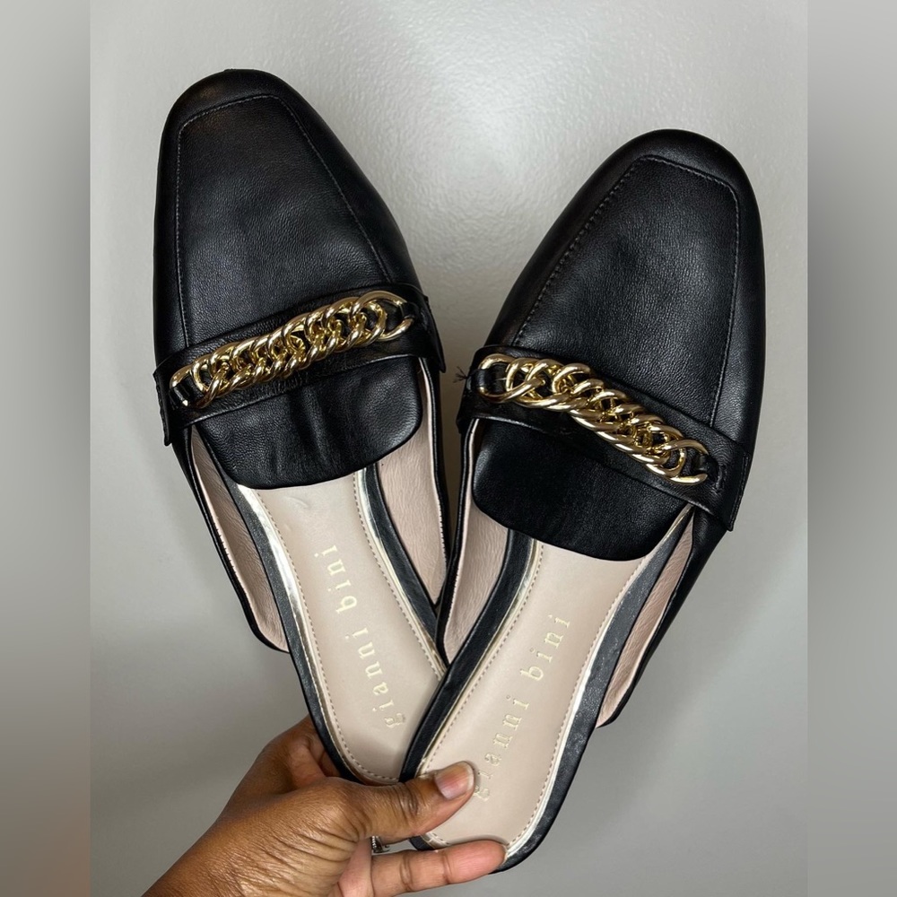 Black mules with chunky metal chain.